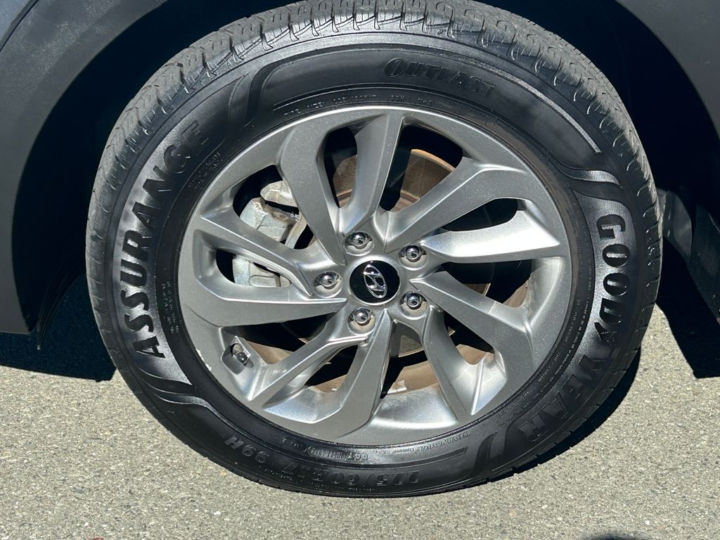 Thumbnail: 2018 Hyundai Tucson - 9