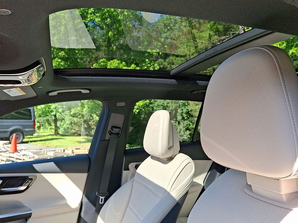 Thumbnail: 2025 Mercedes-Benz GLC - 11