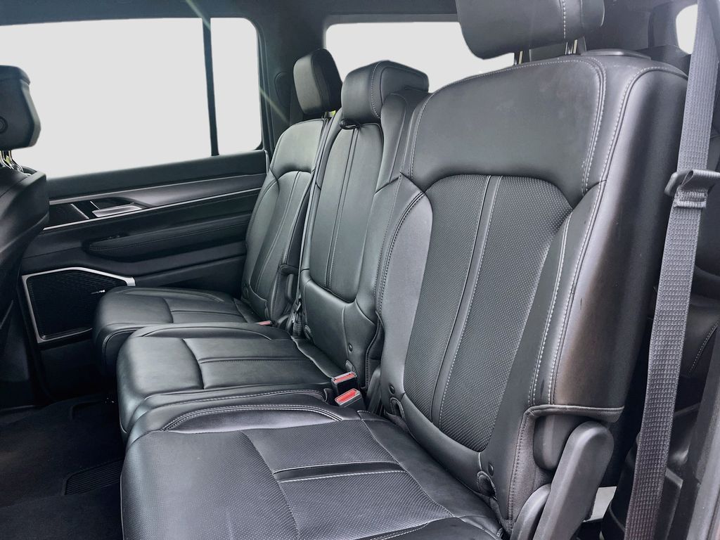 Used 2025 Black Jeep Base image 25