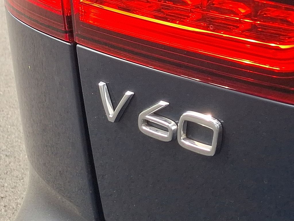 Thumbnail: 2025 Volvo S60 - 31