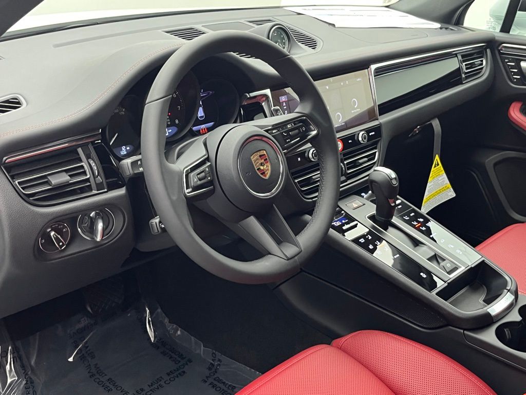 Thumbnail: 2026 Porsche Macan - 4
