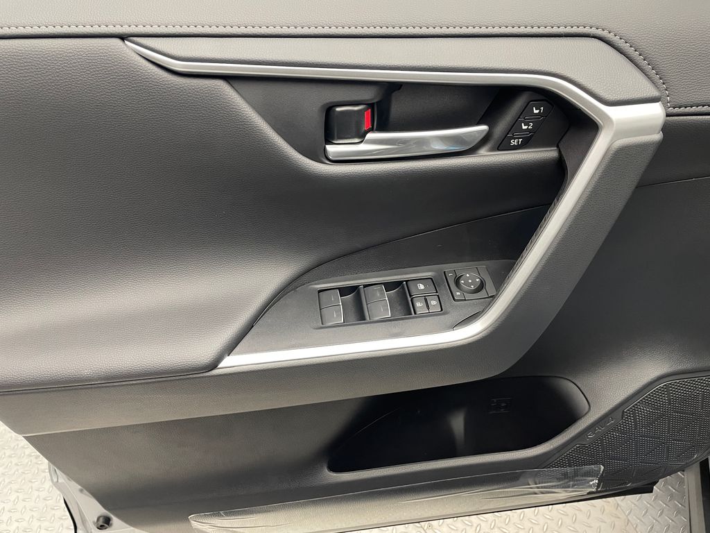 Thumbnail: 2025 Toyota RAV4 - 9