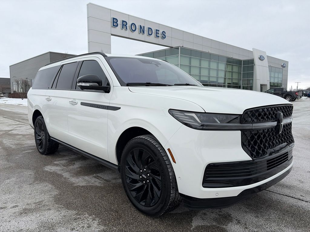 White Metallic 2025 Lincoln Navigator L Reserve 4WD SUV / Crossover Four-Wheel Drive Automatic