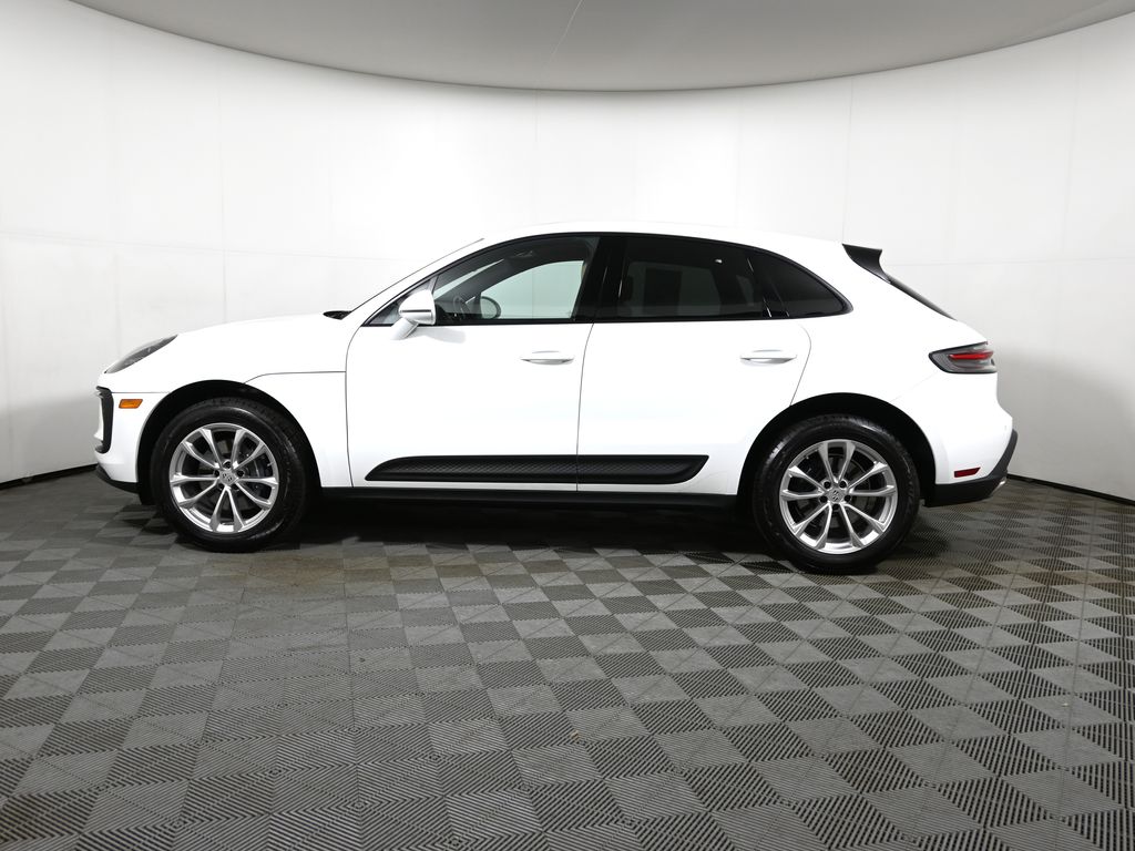 Thumbnail: 2023 Porsche Macan - 2
