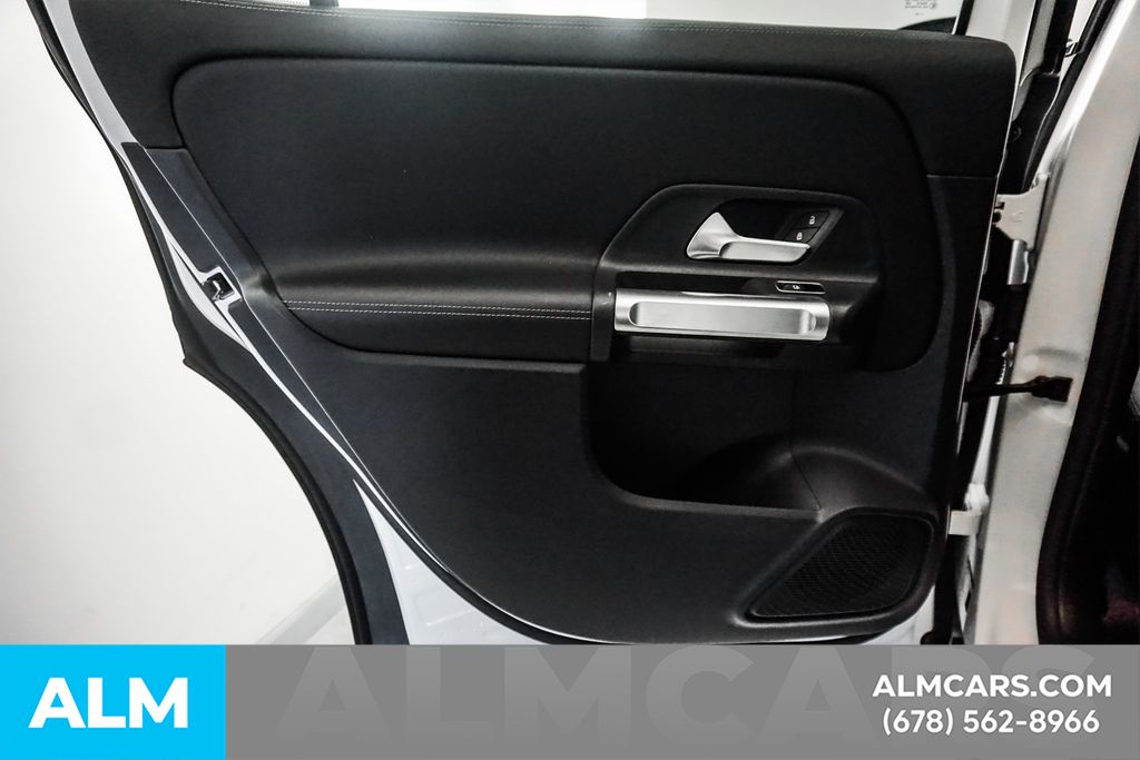 Used 2022 White Mercedes-Benz GLB 250 image 53