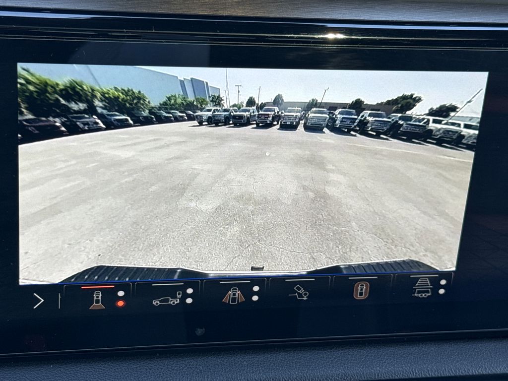 Used 2024 White GMC AT4 image 22
