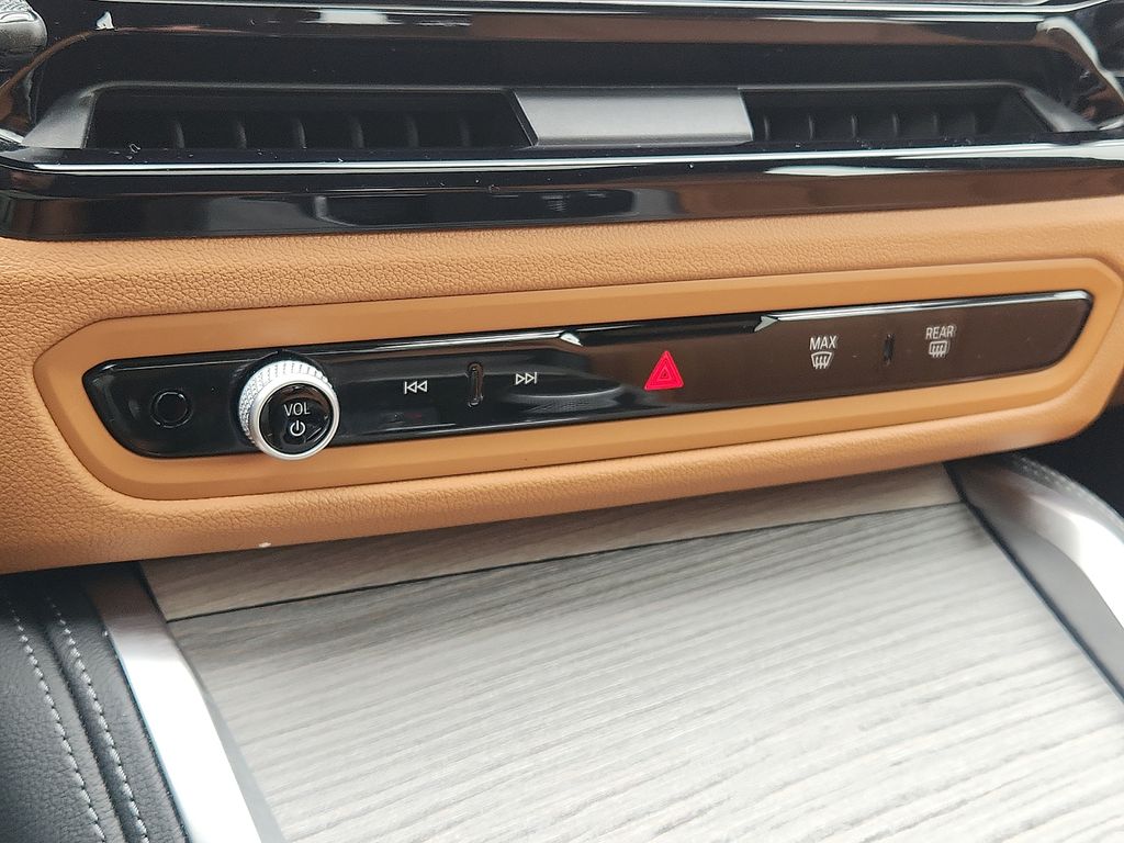 Thumbnail: 2025 BMW i4 - 17