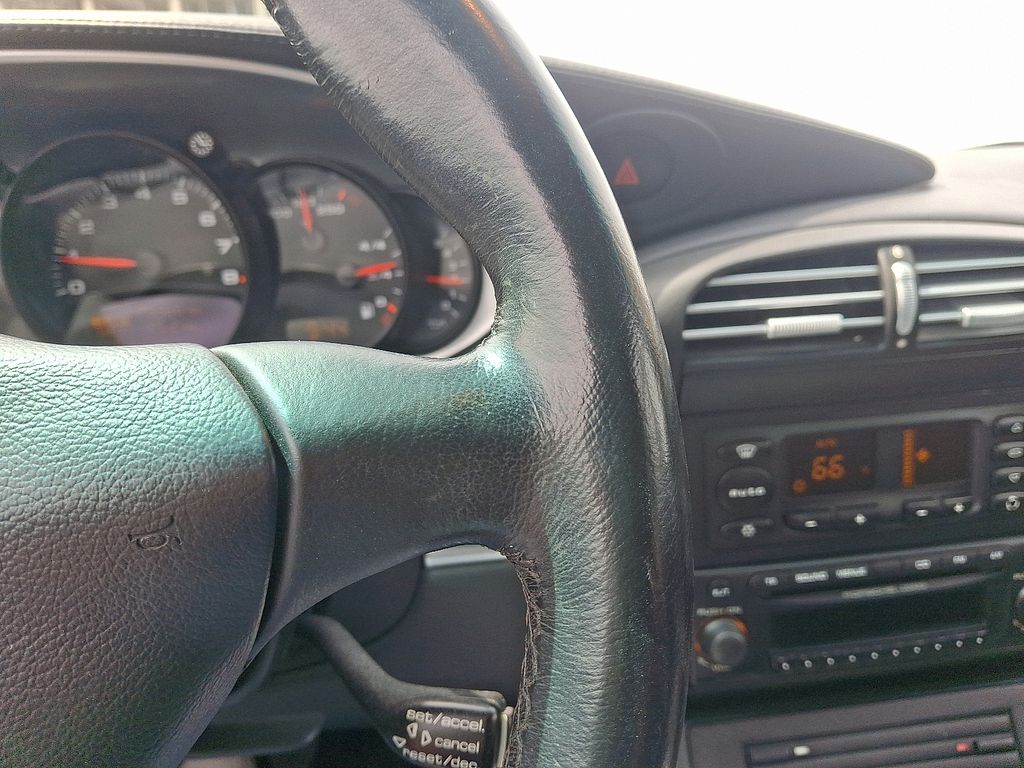 2004 Porsche 911 Carrera 4S 20