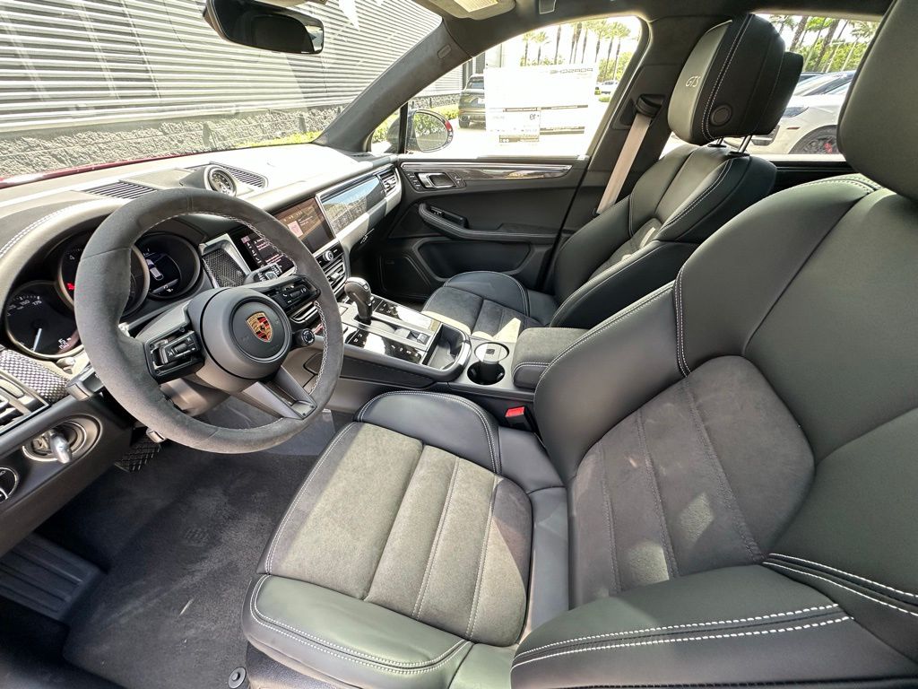 Thumbnail: 2026 Porsche Macan - 4