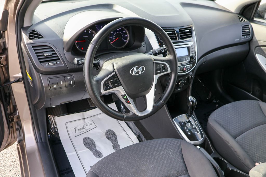 2012 Hyundai Accent SE 3