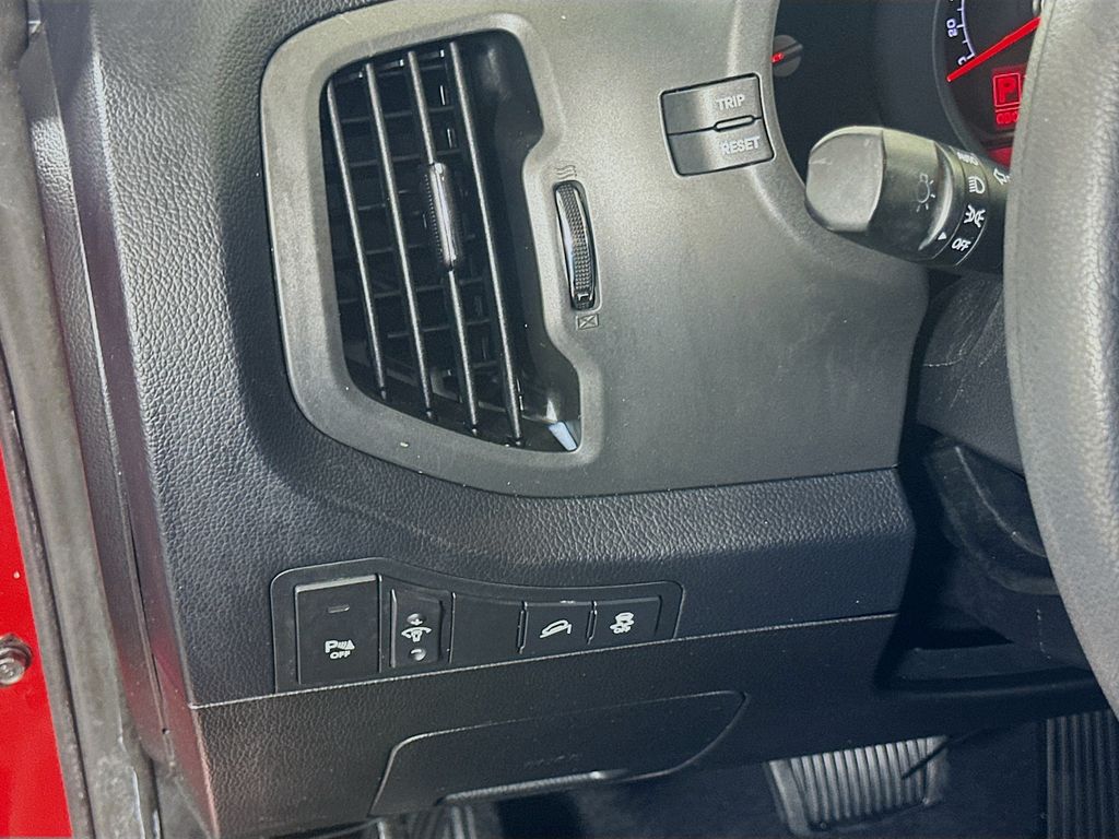 Thumbnail: 2011 Kia Sportage - 10