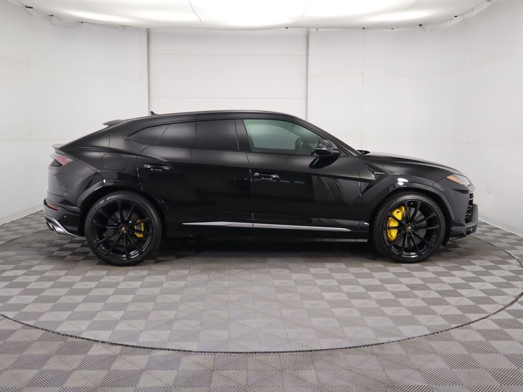 Thumbnail: 2020 Lamborghini Urus - 4
