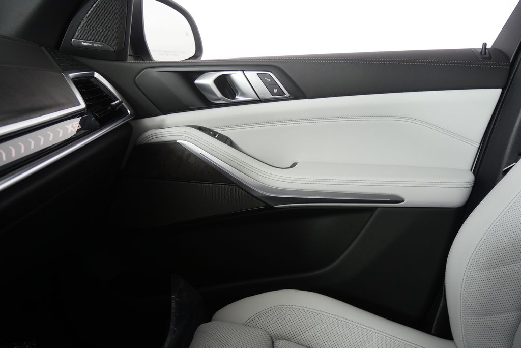 Thumbnail: 2026 BMW X5 - 23