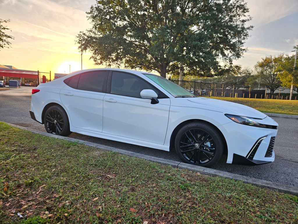 2025 Toyota Camry SE 7