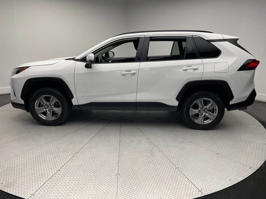 2023 Toyota RAV4 XLE 8