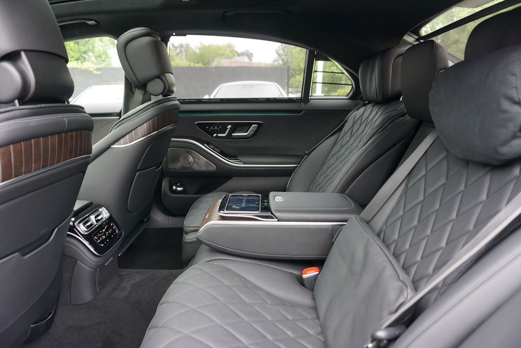 Thumbnail: 2022 Mercedes-Benz S-Class - 10