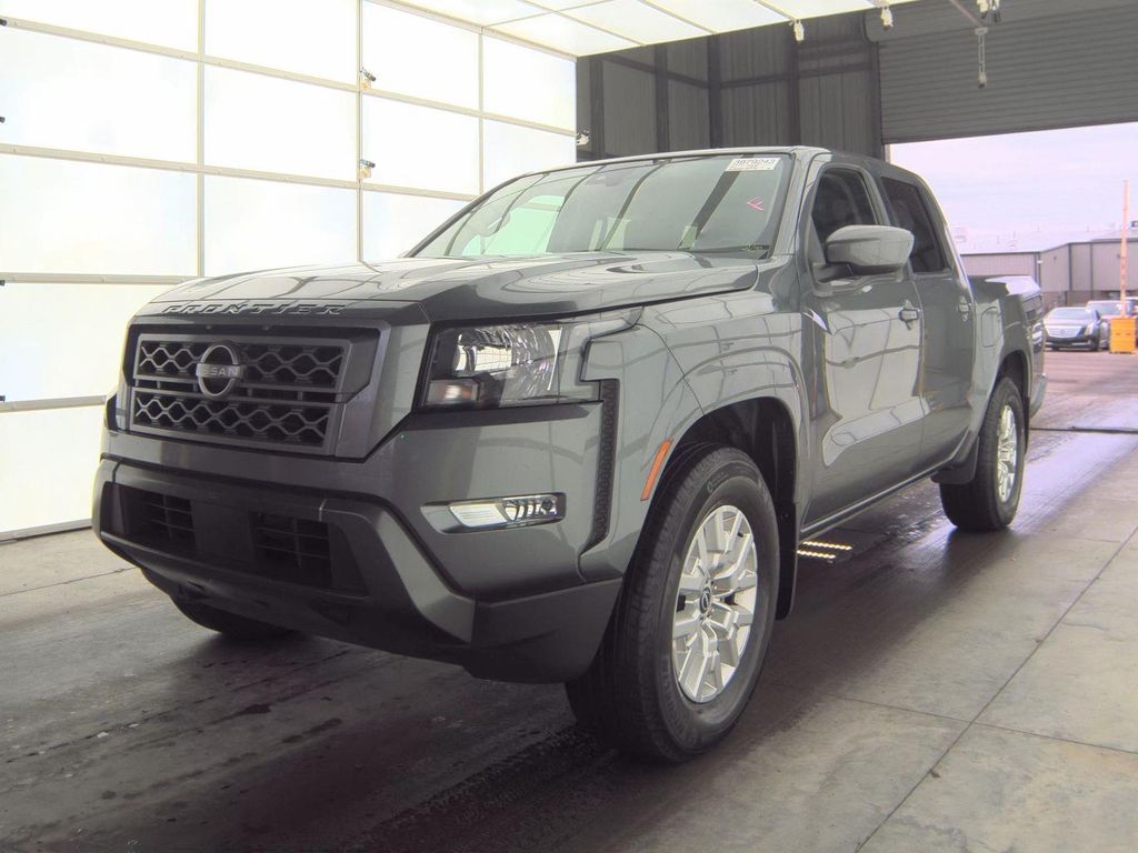 2024 Nissan Frontier SV's photo