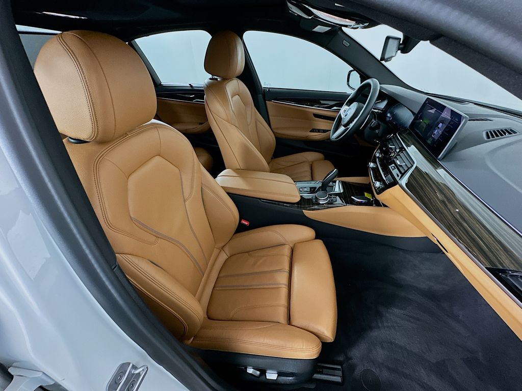 Thumbnail: 2021 BMW 5 Series - 29