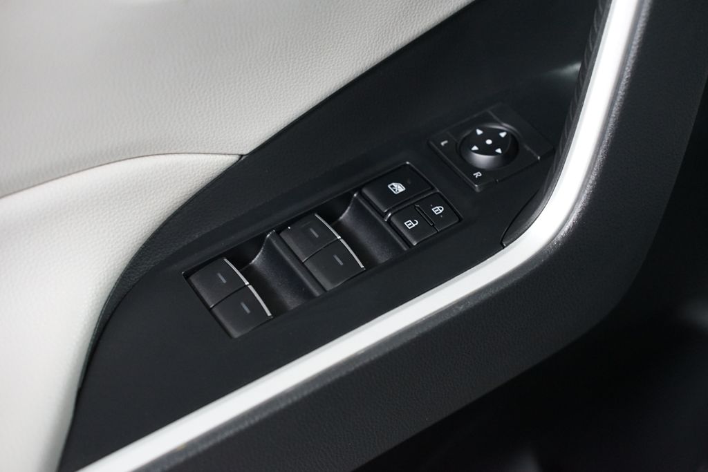 Thumbnail: 2022 Toyota RAV4 - 30