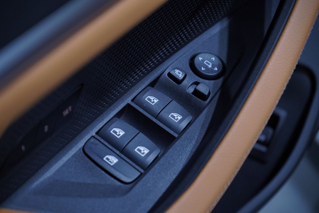 Thumbnail: 2025 BMW i4 - 11