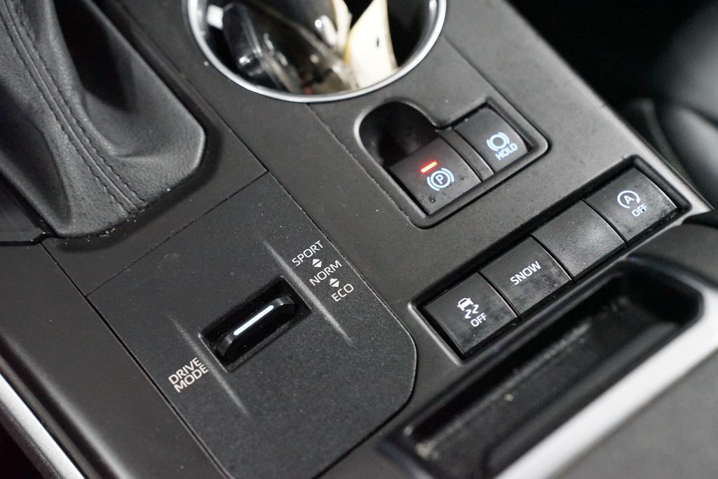 Thumbnail: 2022 Toyota Highlander - 22