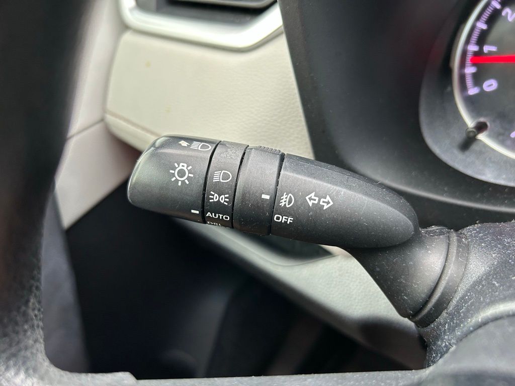 Thumbnail: 2019 Toyota RAV4 - 21