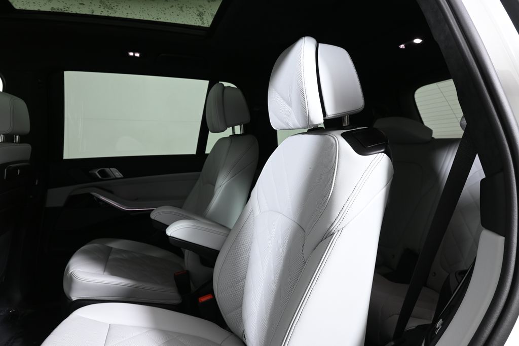 Thumbnail: 2026 BMW X7 - 4