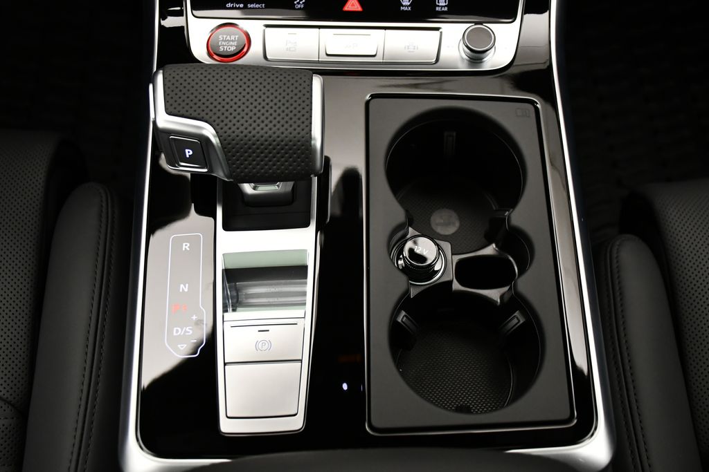 Thumbnail: 2026 Audi RS Q8 - 29