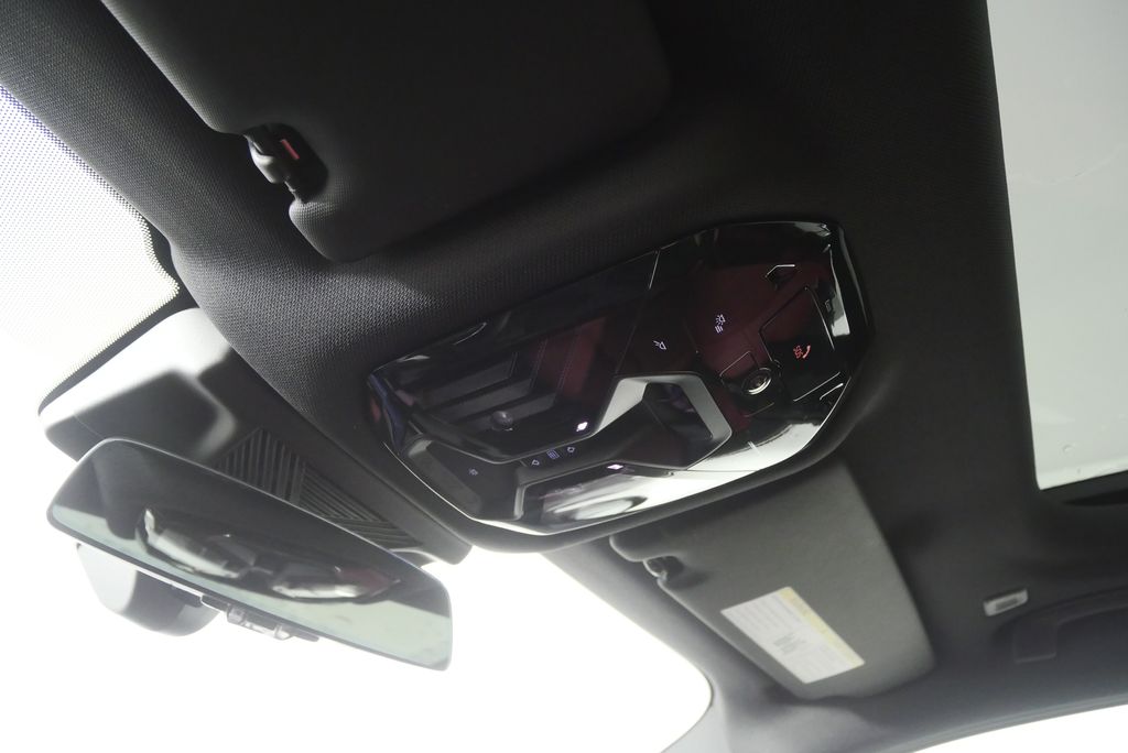 Thumbnail: 2025 BMW 5 Series - 22