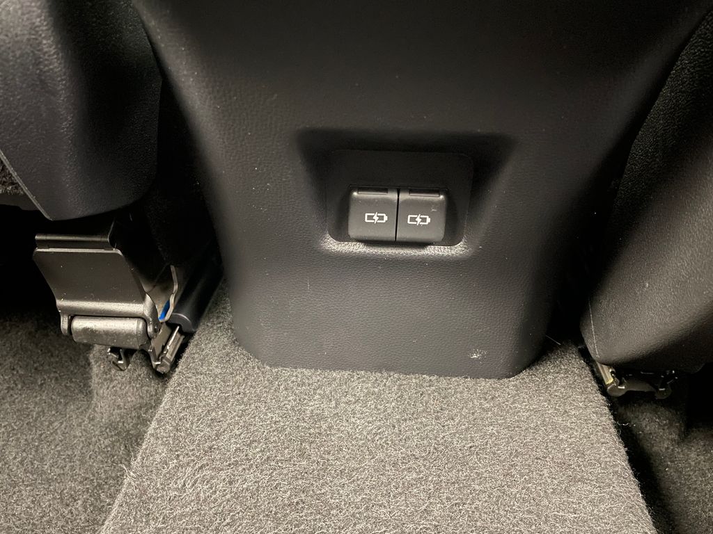 2024 Toyota RAV4 XLE 25