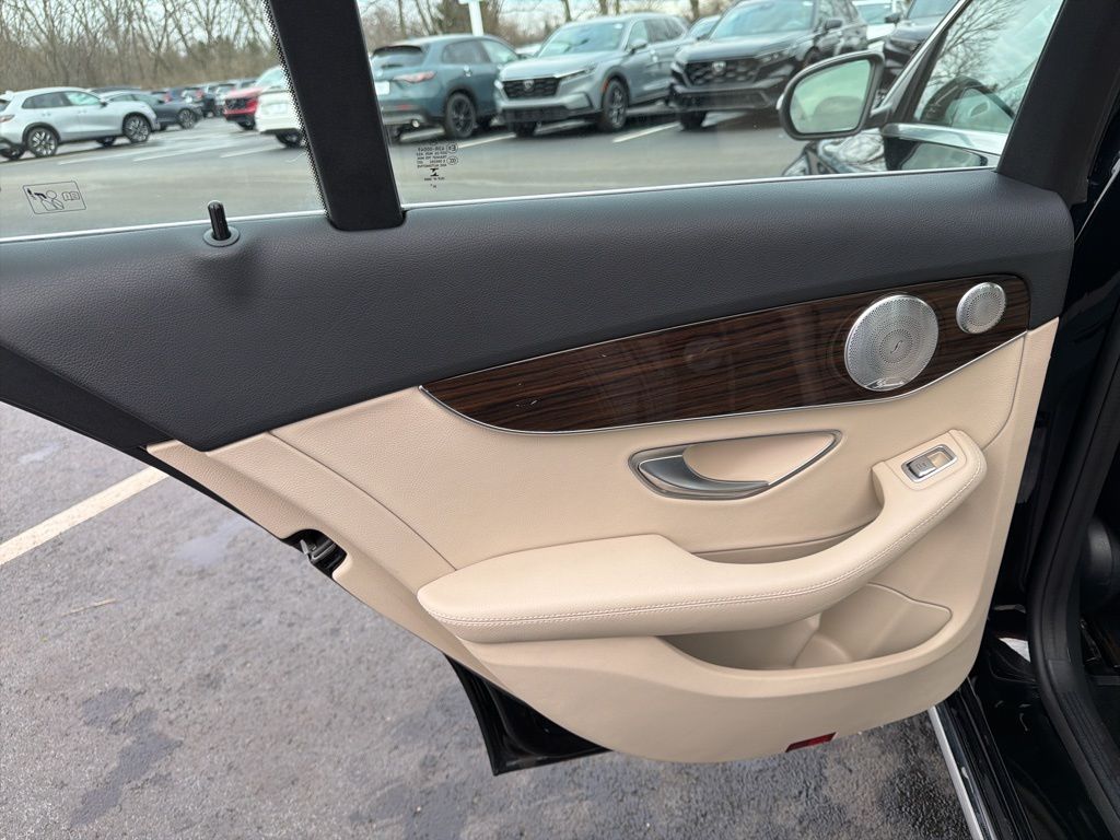 Thumbnail: 2021 Mercedes-Benz C-Class - 20