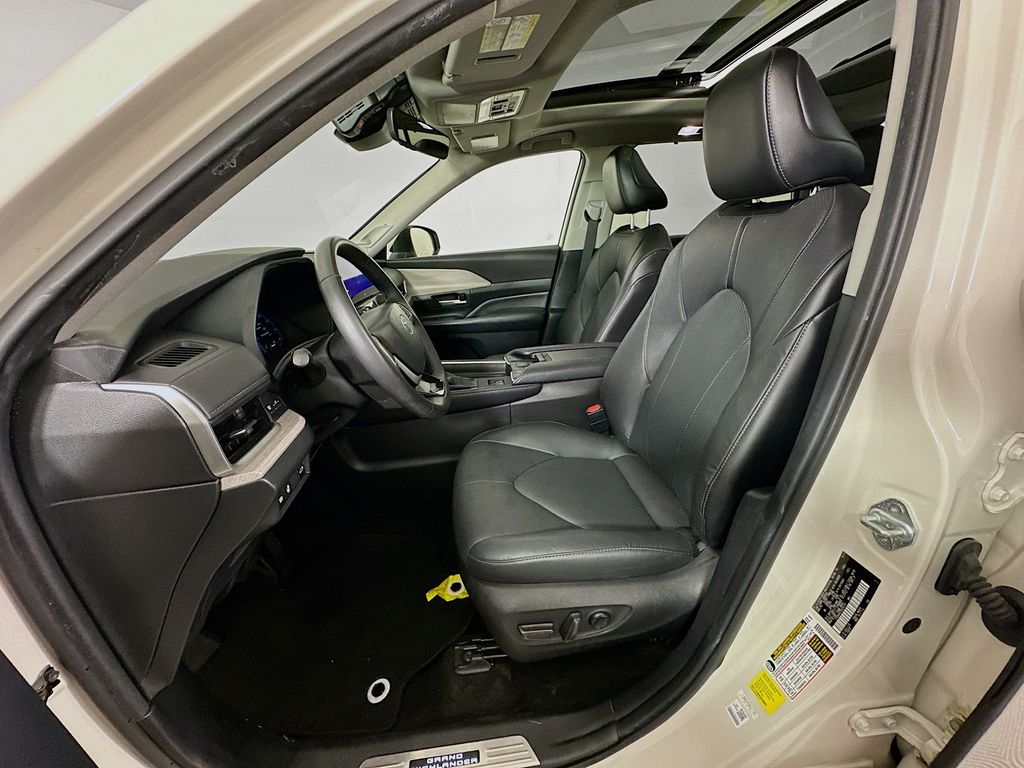 Thumbnail: 2024 Toyota Grand Highlander - 21