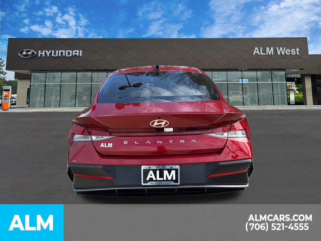 Used 2025 Red Hyundai SEL Convenience image 6