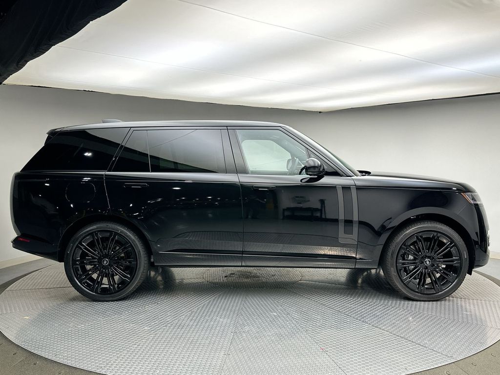 2025 Land Rover Range Rover SE 4