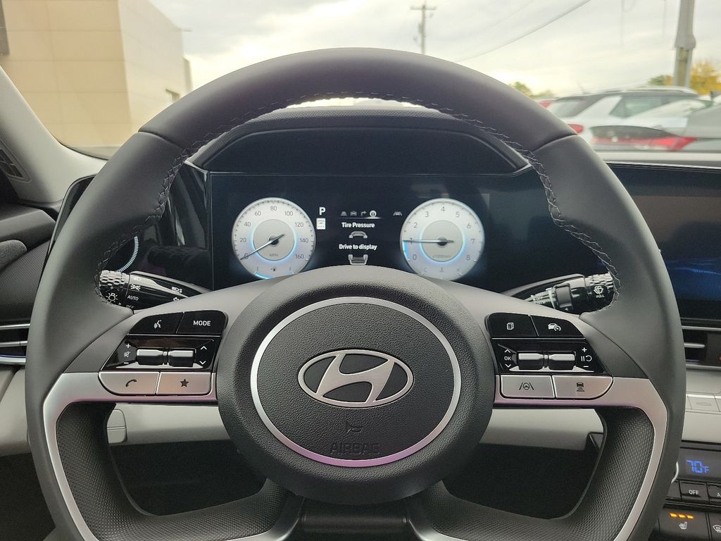 2025 Hyundai Elantra Limited Edition 9