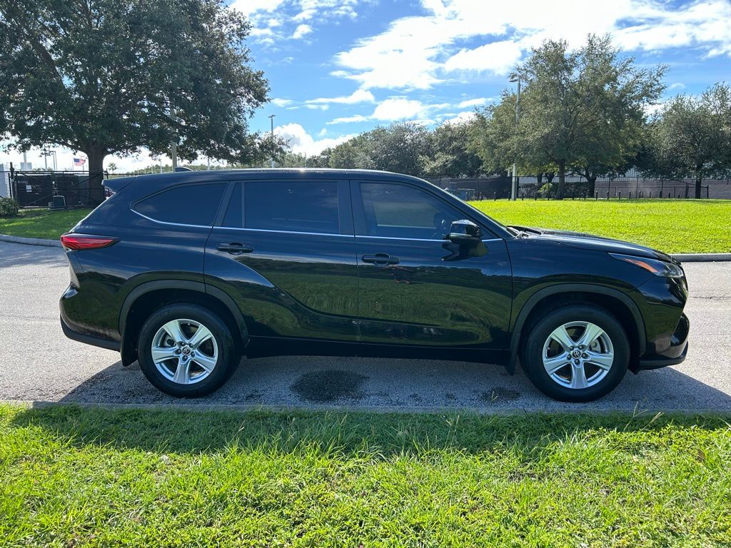 Thumbnail: 2023 Toyota Highlander - 6