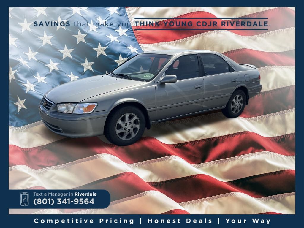 Gold 2000 Toyota Camry XLE V6 Sedan Front-Wheel Drive 4-Speed Automatic