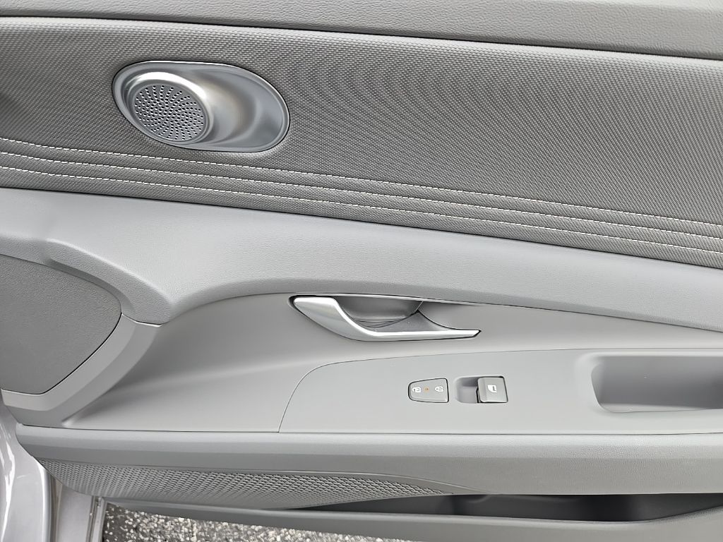 2025 Hyundai Elantra Sport 20