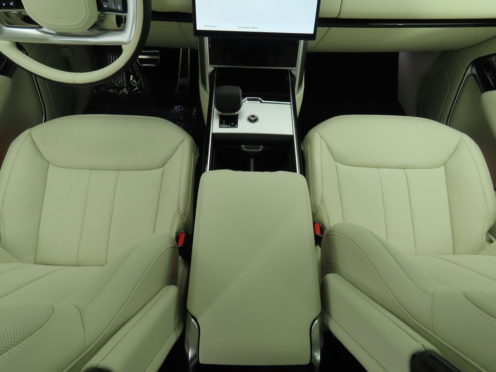 Thumbnail: 2025 Land Rover Range Rover - 17