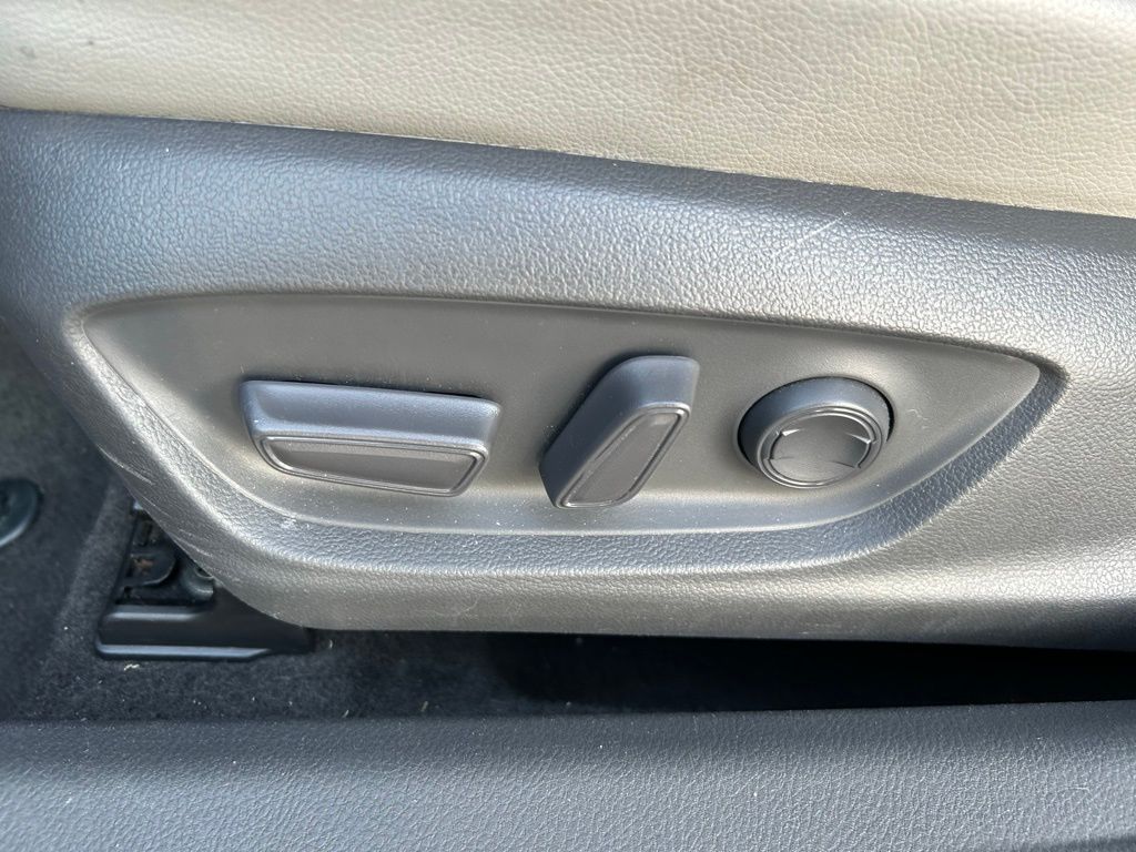 2021 Toyota Camry SE 16