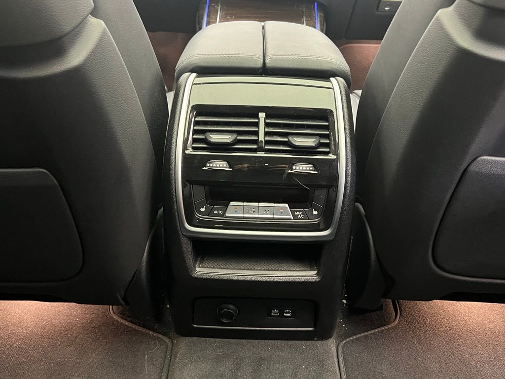 Thumbnail: 2025 BMW X7 - 10