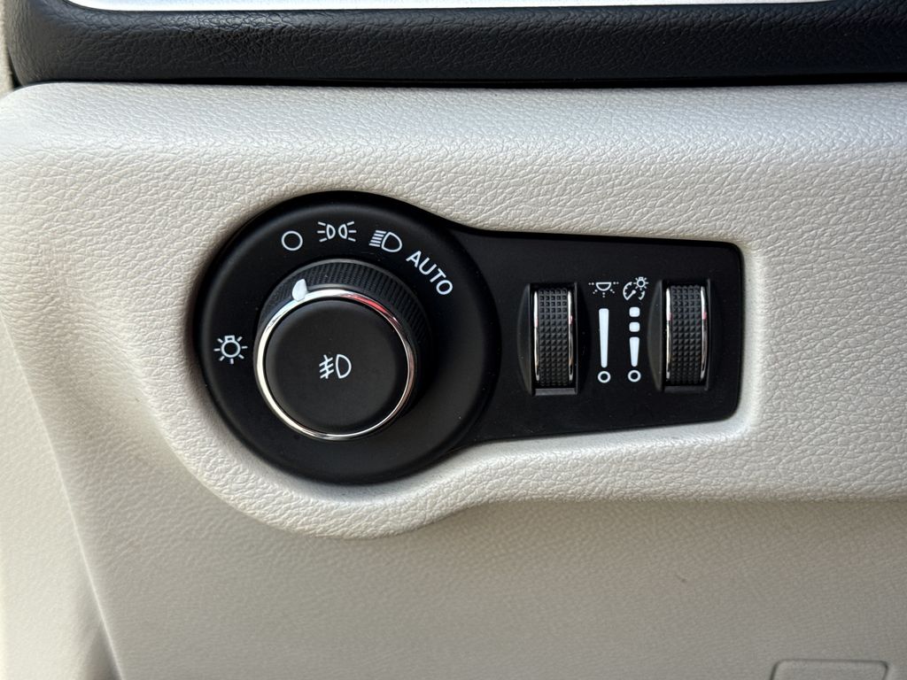 Used 2022 Chrysler Pacifica Van