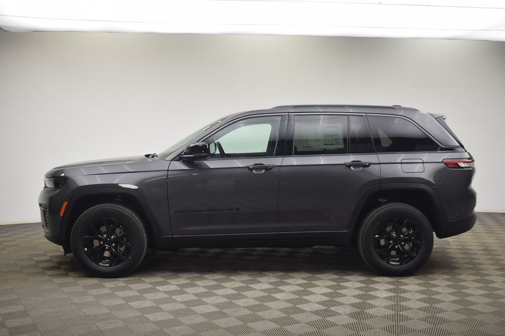 new 2026 Jeep Grand Cherokee car, priced at $47,476