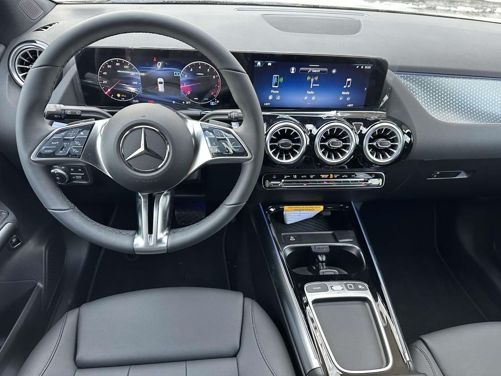 2025 Mercedes-Benz GLA 250 4MATIC 8