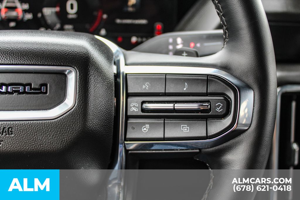 Used 2025 White GMC Denali image 29