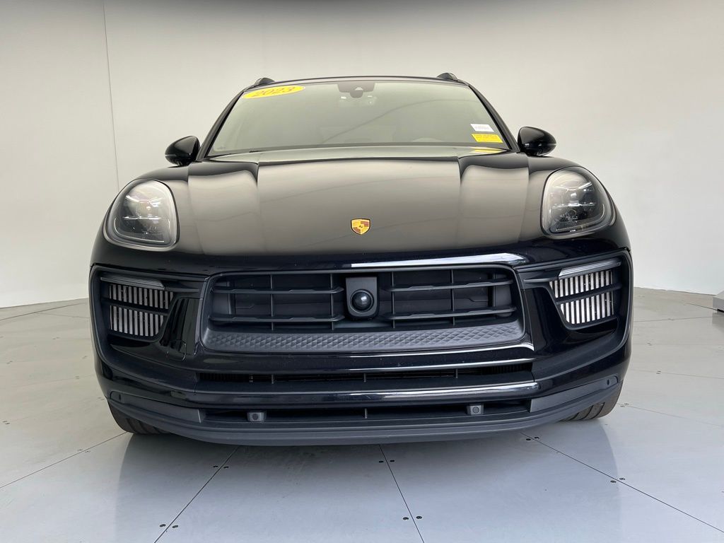 Thumbnail: 2023 Porsche Macan - 25