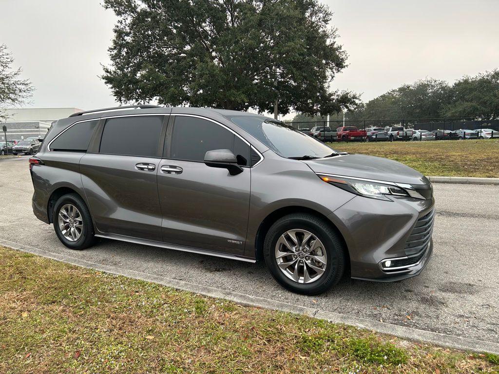 Thumbnail: 2021 Toyota Sienna - 7