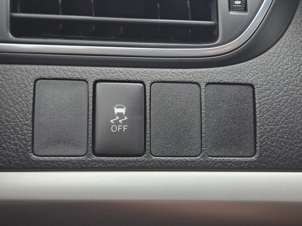 2017 Toyota Camry SE White at Gullo Toyota