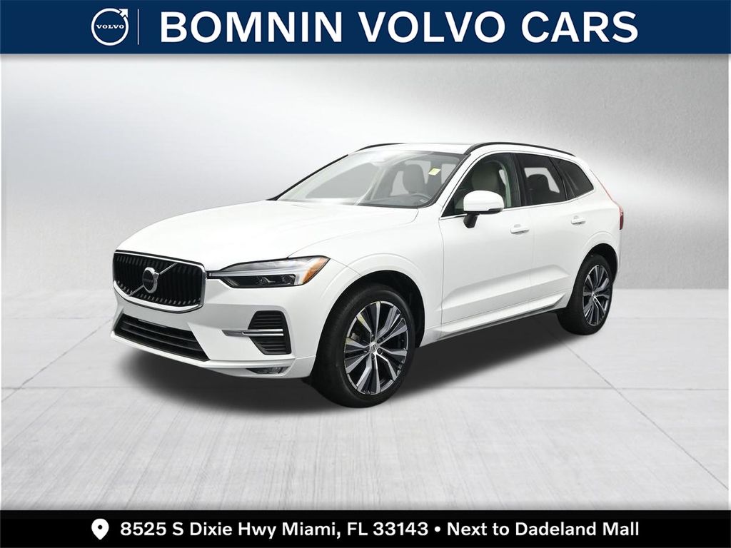 Crystal White 2022 Volvo XC60 B5 Momentum FWD SUV / Crossover Front-Wheel Drive Automatic