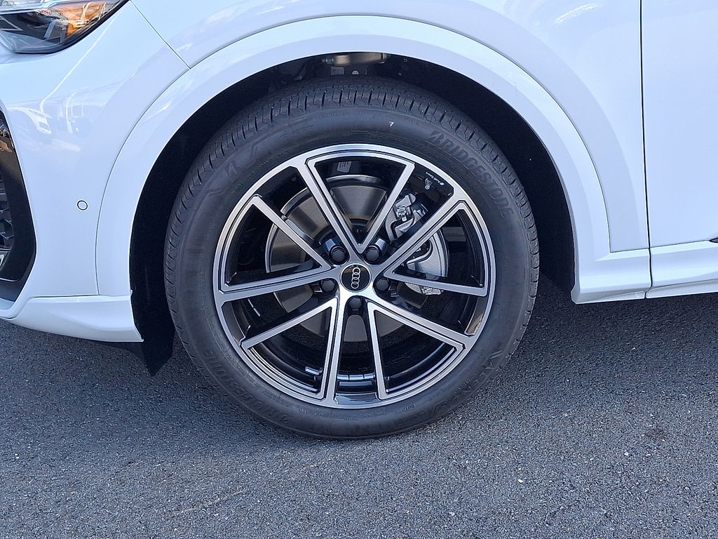 Thumbnail: 2026 Audi Q5 - 7